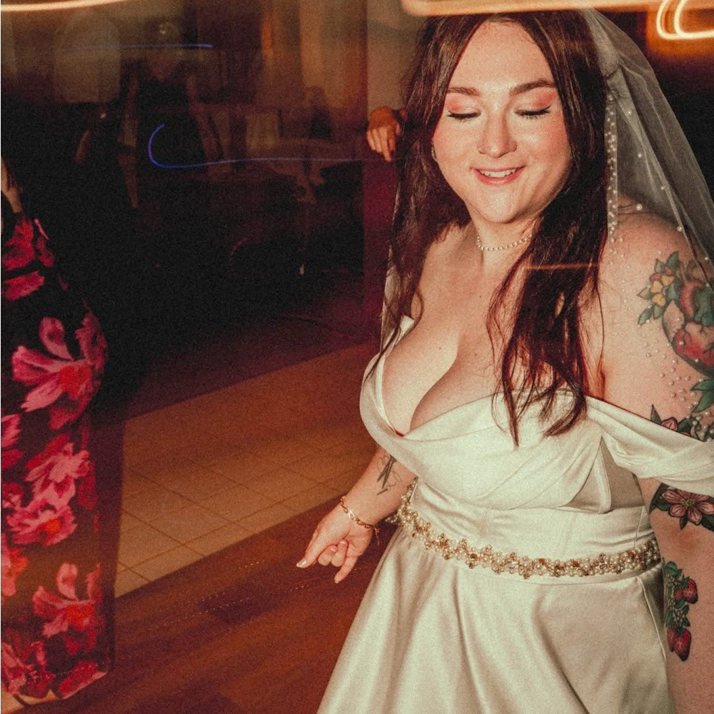 David's Bridal Elegant Cream Wedding Dress